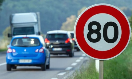 Điều khiển xe chạy quá tốc độ quy định từ 05 km/h đến dưới 10 km/h bị phạt nguội bao nhiêu?